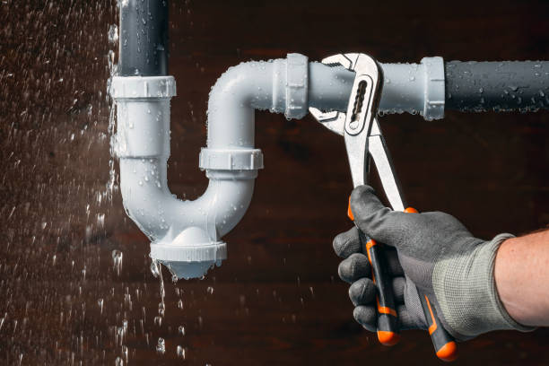 Professional Pipe Repair technician working in La Coste, TX